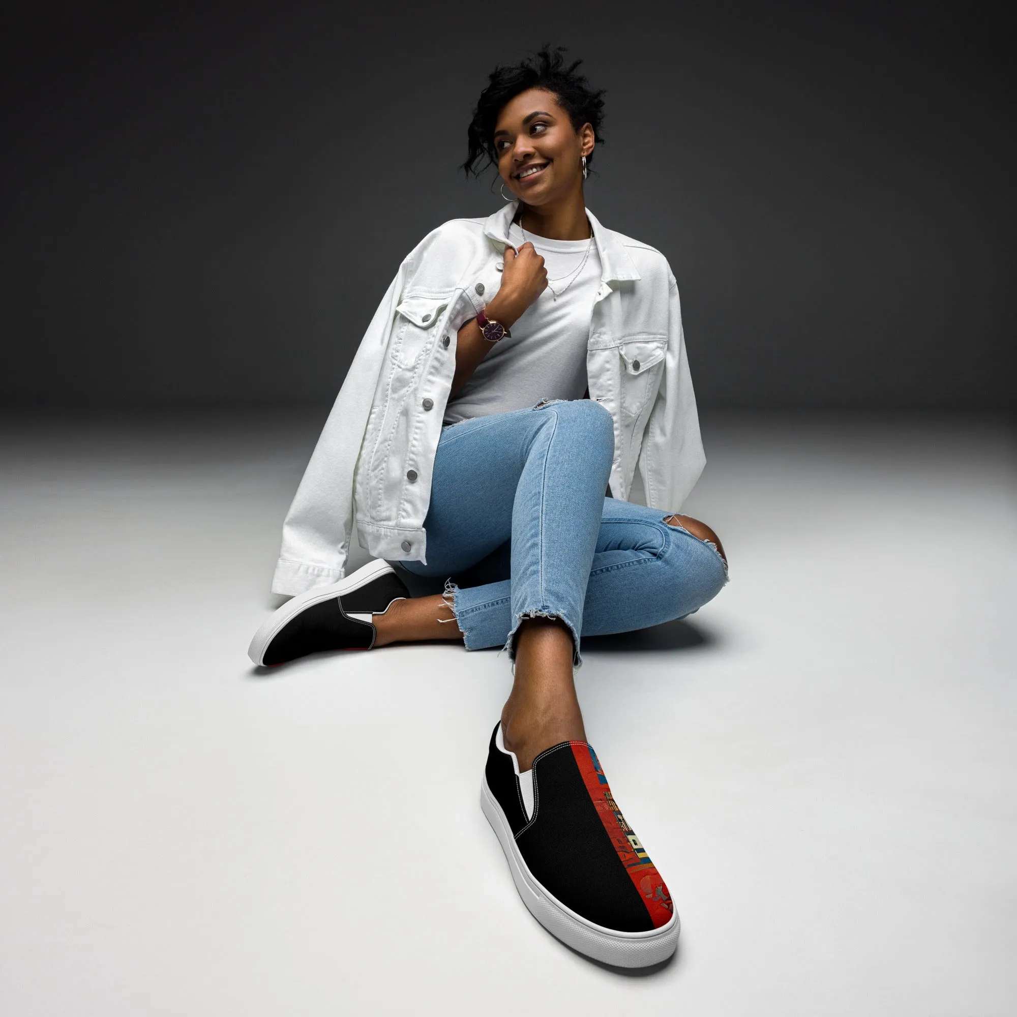 Half Black Half Hónghǎi - Womens Slip-On Canvas Shoes