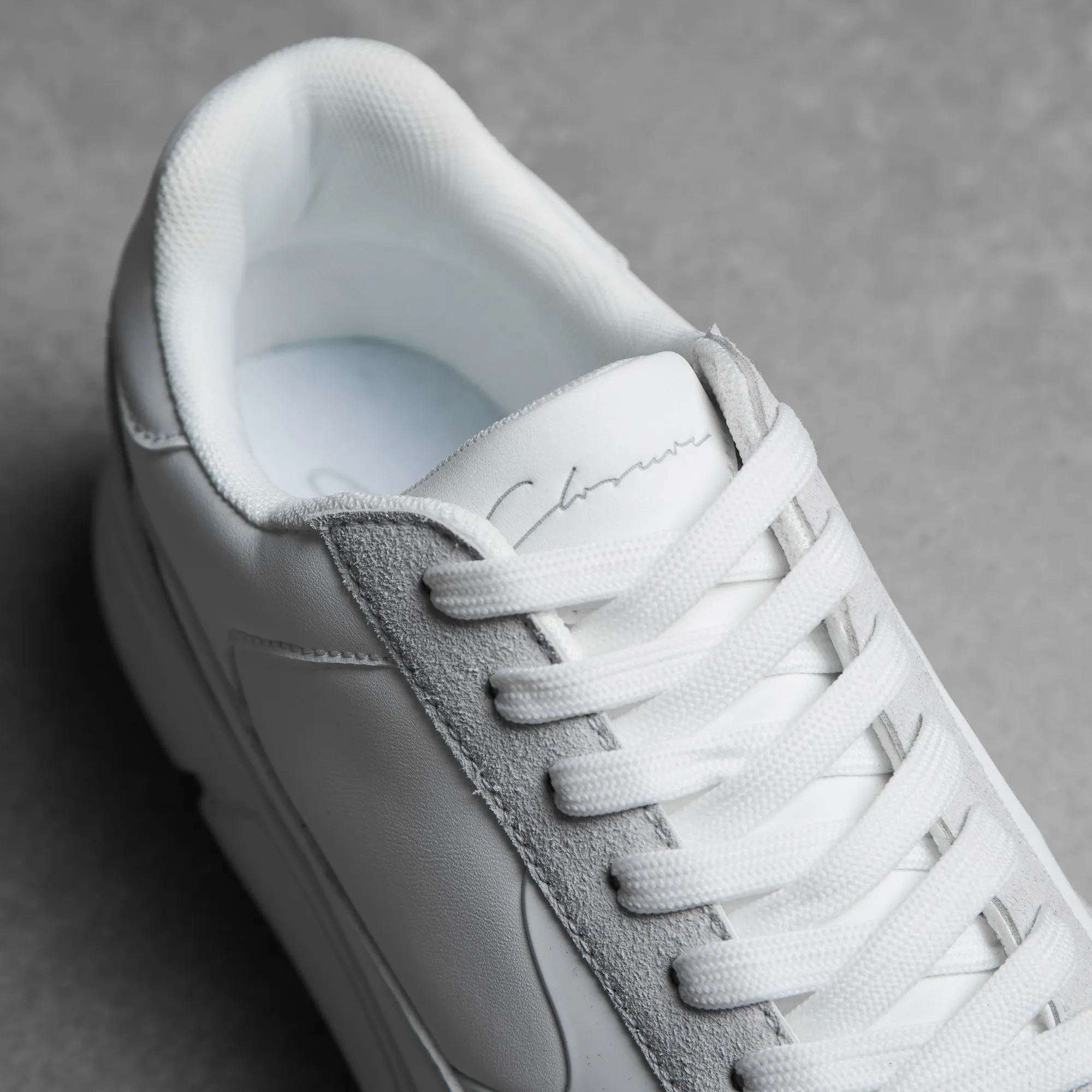 Premium LTHR Runner | White